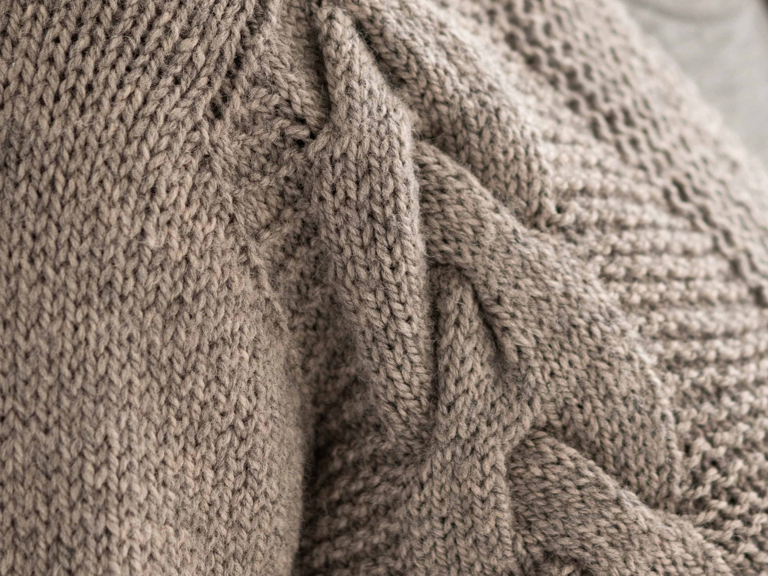 20180821_622062_TuckedAwayCardigan_2002_Detail_null.jpg