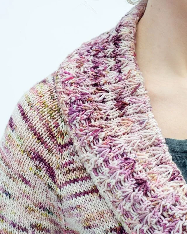 TESTING CALL: I have a new cardigan in testing today. This is an open front cardigan with a dramatic shawl collar. Isn&rsquo;t that @thefarmersdaughterfibers incredible? This cardigan is sized from 32-64&rdquo; at the bust. Interested in testing? You