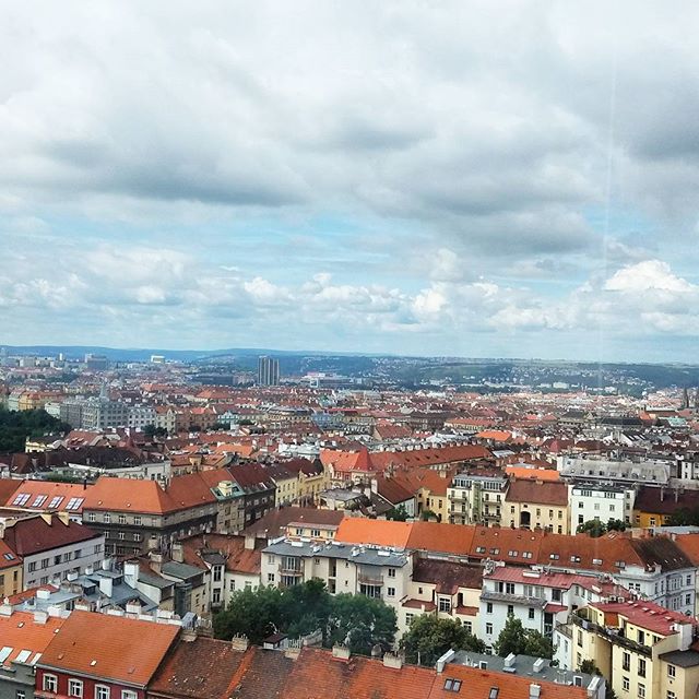 Praha moments during breakfast 💛 Never gets old. #Prague #Praha #RemoteYear #breakfastviews☕️