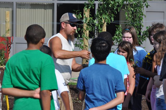 middle_school_gardeners_twin_cities.jpg