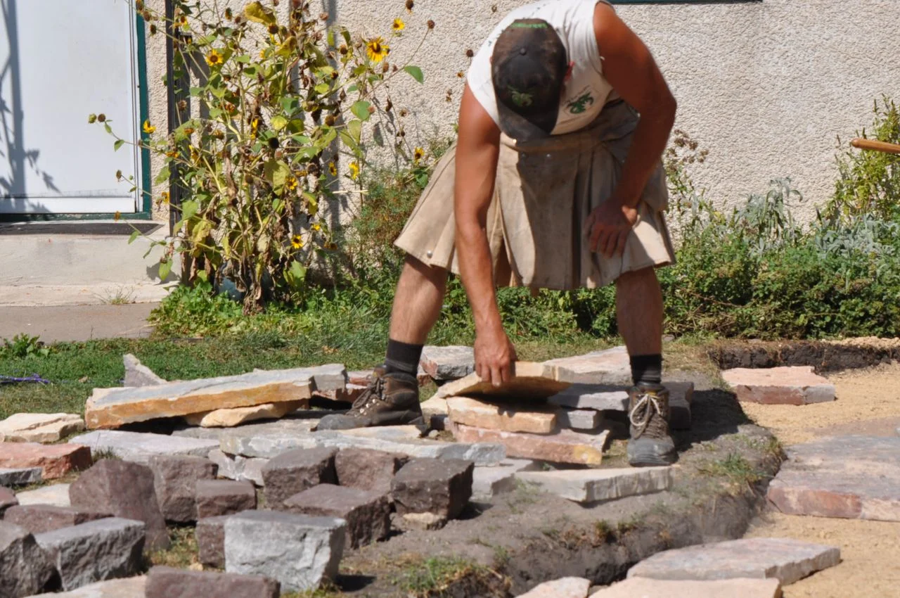 patio_installation_giving_tree_gardens_minneapolis_st-paul_.jpg