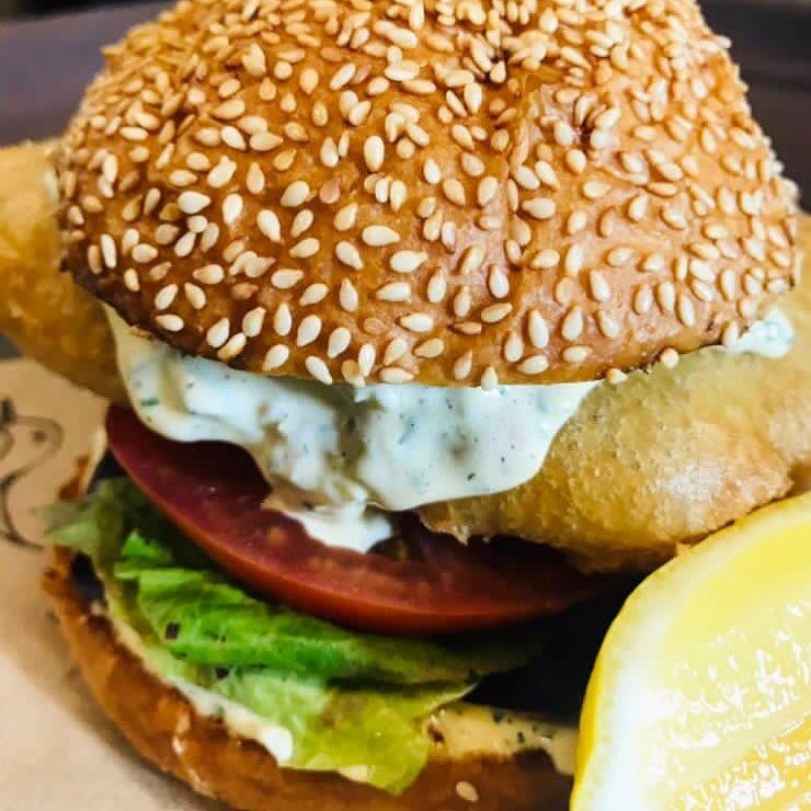 The perfect weather for a burger! 
.
.
.
.
.
.
#burger #sanmigueldeallende #gto #sanmike #foodie #instafood