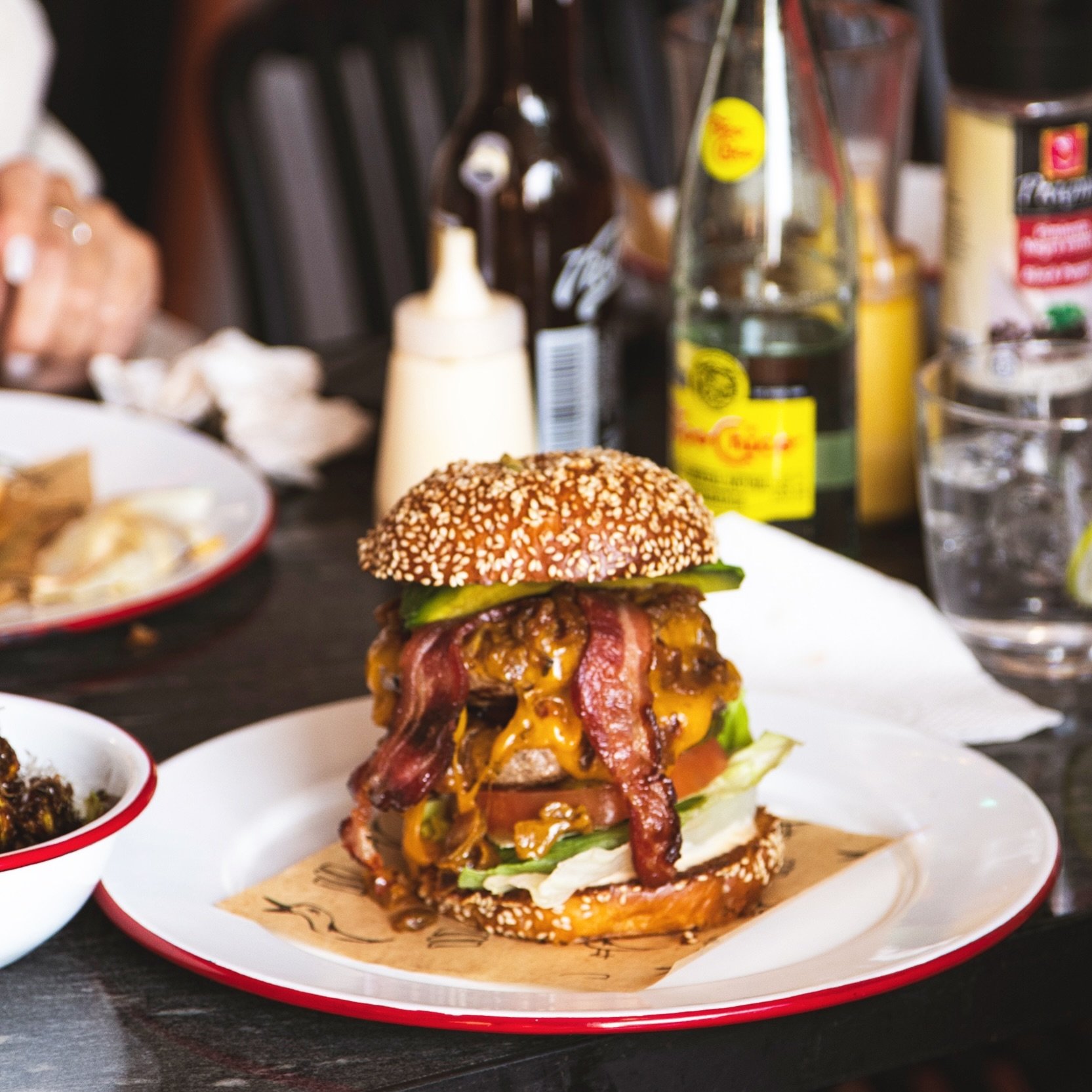 Double Dude burger! 
Burger bliss in every bite ✨

#sanmigueldeallende #sportbar #burgers #hamburguesas