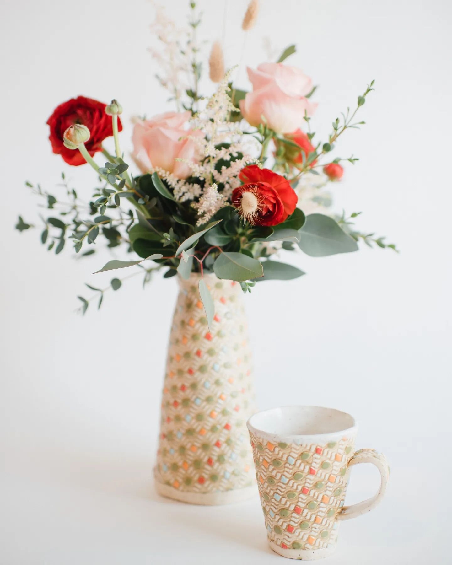 This beautiful, sunny morning calls for a bright and cheery arrangement from our Mother's Day Collection 🌸

These unique vases and mugs are part of our collaboration with Northeast Ohio artist and teacher @mudbymallory and when they're gone, they're
