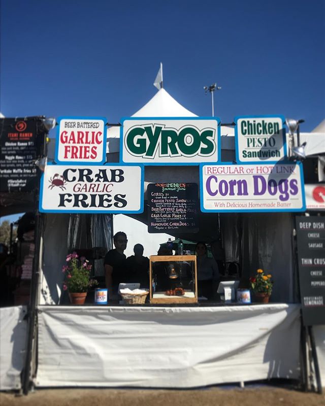 Booth is lookin on point today in the beautiful Bay! Come find us at the Treasure Island Music Festival! ⚓️
.
.
.
#crabfries #garlicfries #corndogs #gourmetfaire #vendors #yummy #bayarea #festivalseason #2018 #musicfestival #foodgasm #foodie #foodpor