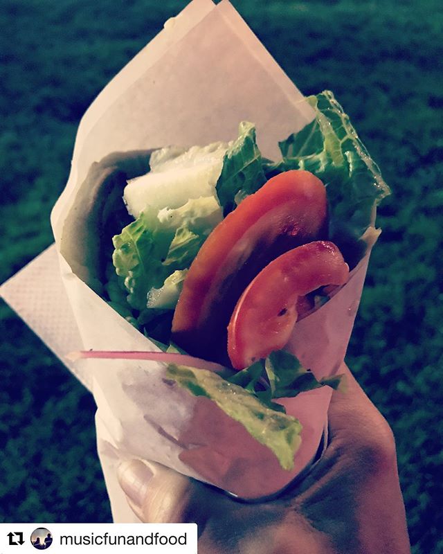 Waiting for warm weather so we can enjoy our delicious Gyros or Falafal on the grass in the sun ☀️🥬🥒🍅 #byebyewinter 📸:@musicfunandfoof
・・・
#veganoptions at @clusterfest #falafelwrap #OFFTHEHOOK #Clusterfest #GourmetFaire #falafel #MUSIC #FUN #FOO