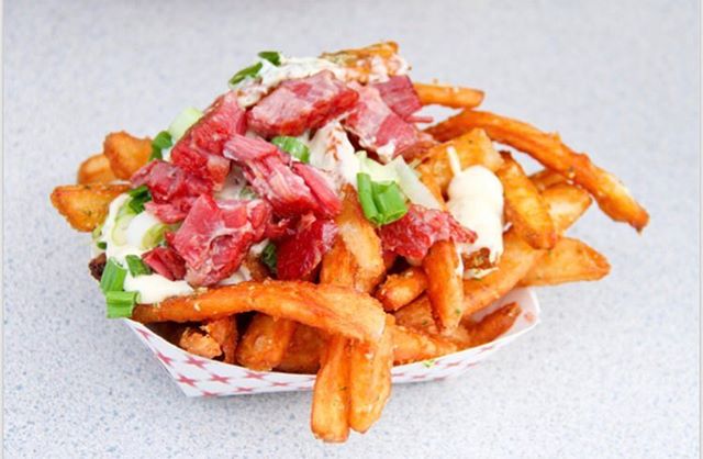 🍀Irish Fries anyone?🍀
Come find us at the Dublin St. Patrick&rsquo;s Day Celebration for our 2019 season kickoff! &bull;
Beer Battered Garlic Fries, Stone Mustard and Horseradish Aioli, fried Cabbage and Corned Beef! &bull;
&bull;
crabfries #garlic