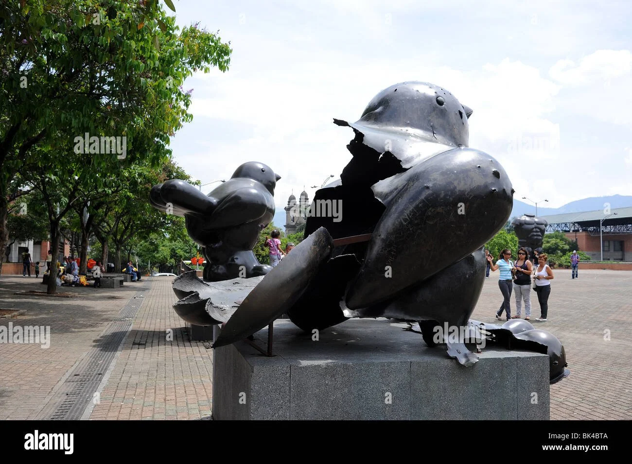 fernando-boteros-2-doves-representing-peace-and-violence-BK4BTA.jpg