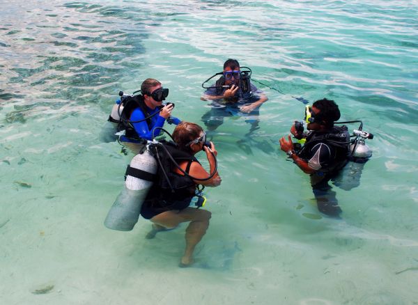 Scuba diving instruction in the safety of shallow water