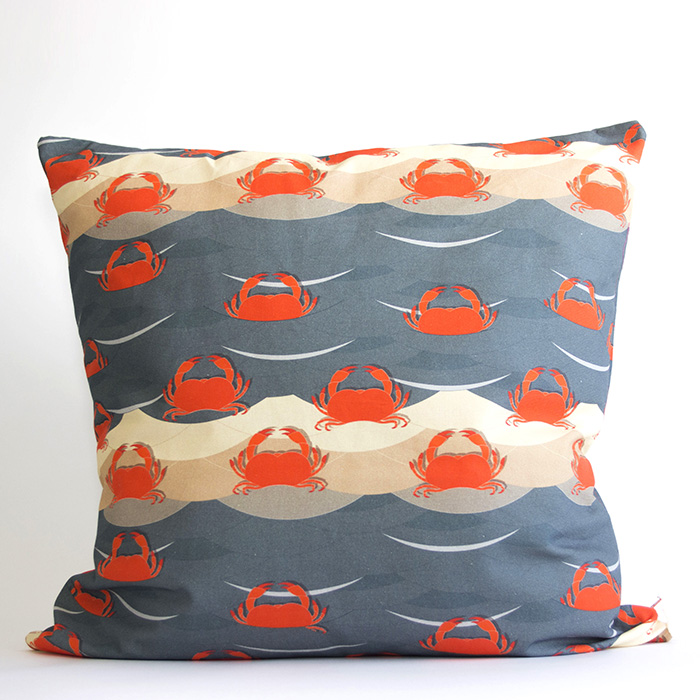 05_Crab pillow01.jpg