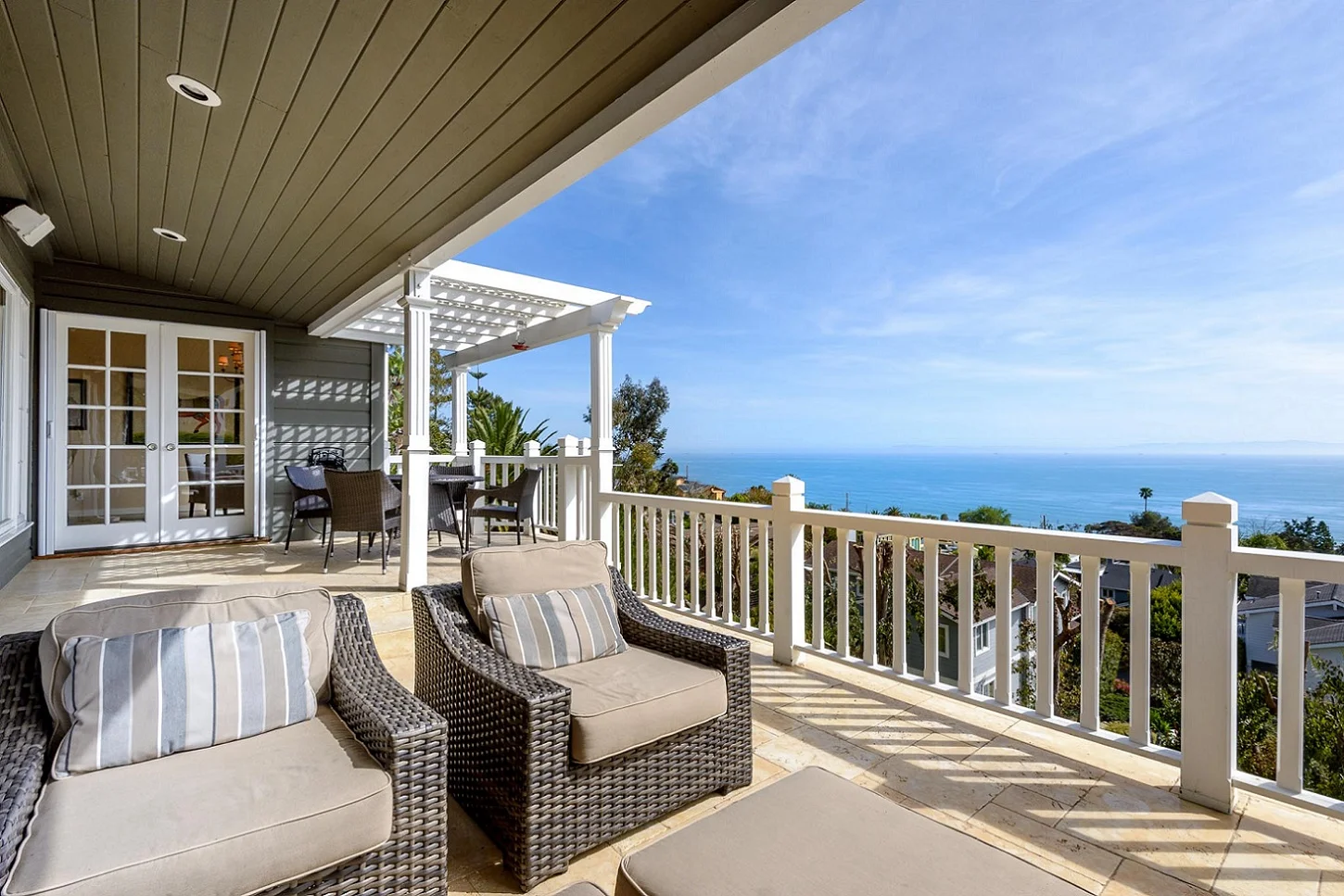 2425WhitneyAve_Deck.jpg