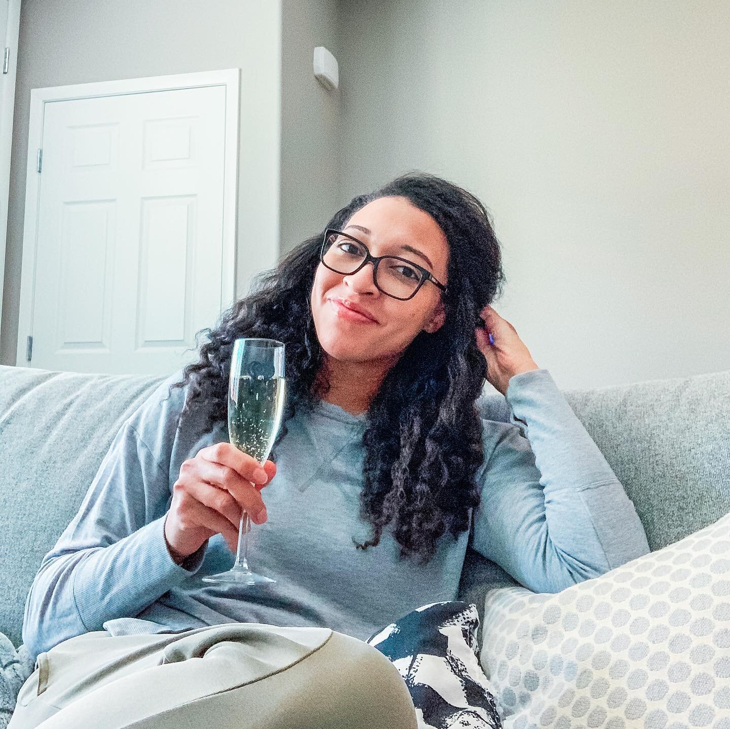 This 👆🏽is exactly how I spent my new years; in my sweats watching tv and sipping cheap prosecco. Thank goodness we made it to 2021!
⠀
I typically begin my year by planning out the year and scheduling all of my travel; both work trips and trips to v