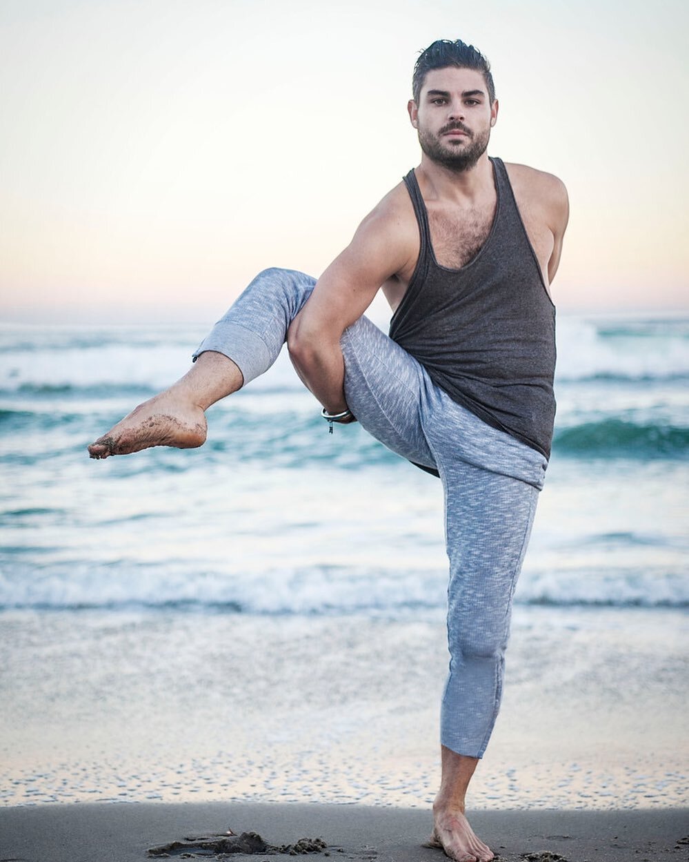 Weekend forecast: cool and sunny, with 100% chance of yoga. 
.
SAT  9-10am
Rooftop flow @theasburyhotel 
Register at link in bio 

SUN  9:30-10:30
NOMAD at The Greyson 
w/ @nomadyogacollective 
🚨SOLD OUT🚨
.
.
.
.
.
#yoga #yogaschedule #yogaclass #o