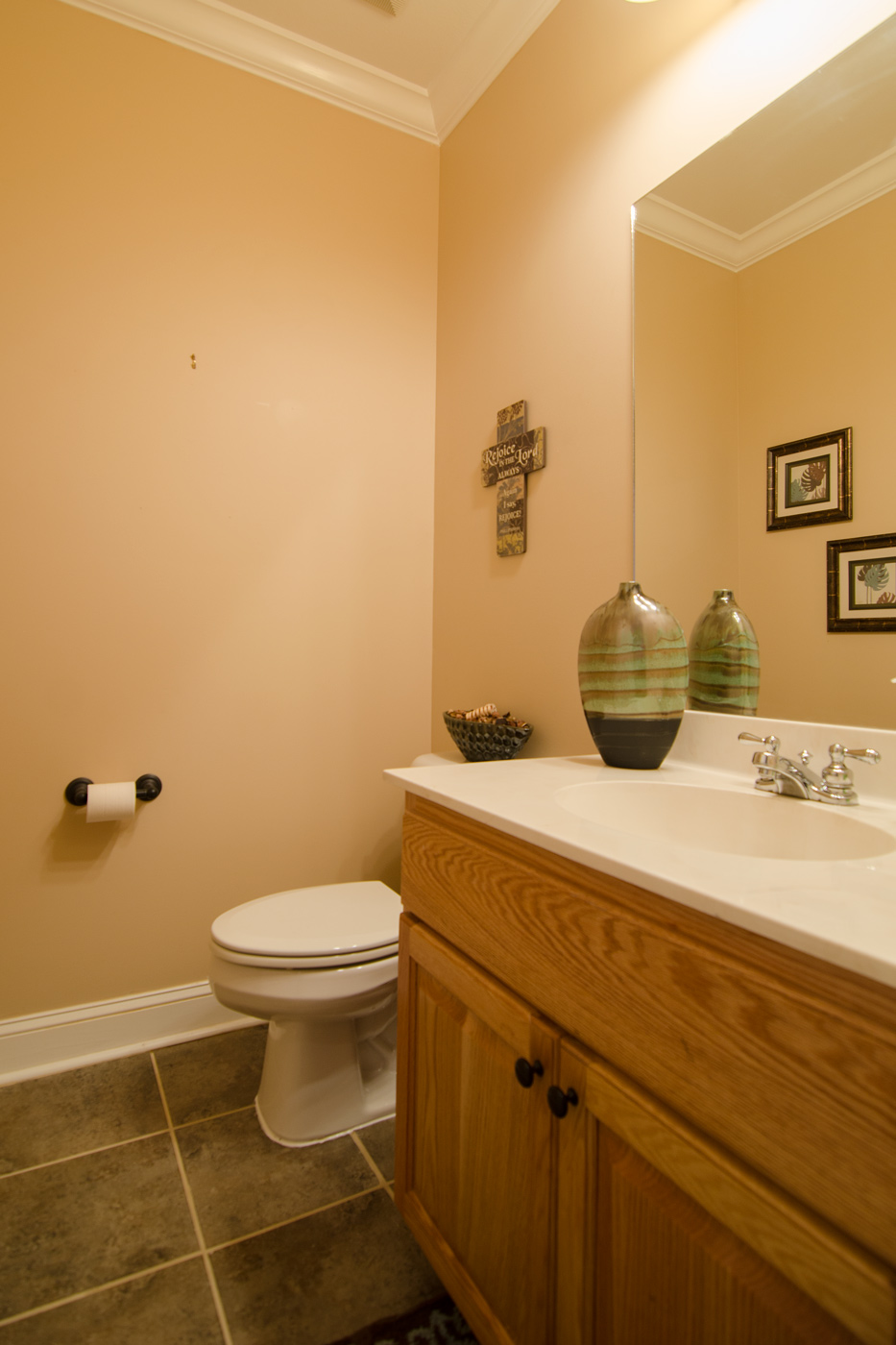 3riversrealty-halfbath.jpg