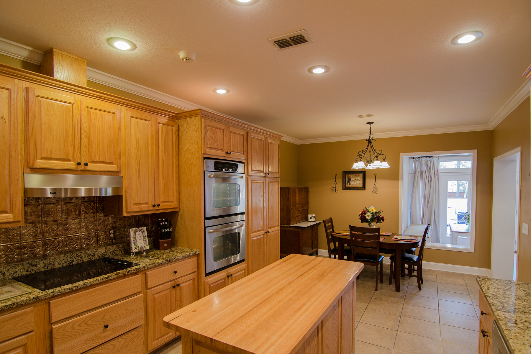 3riversrealty-kitchen3.jpg