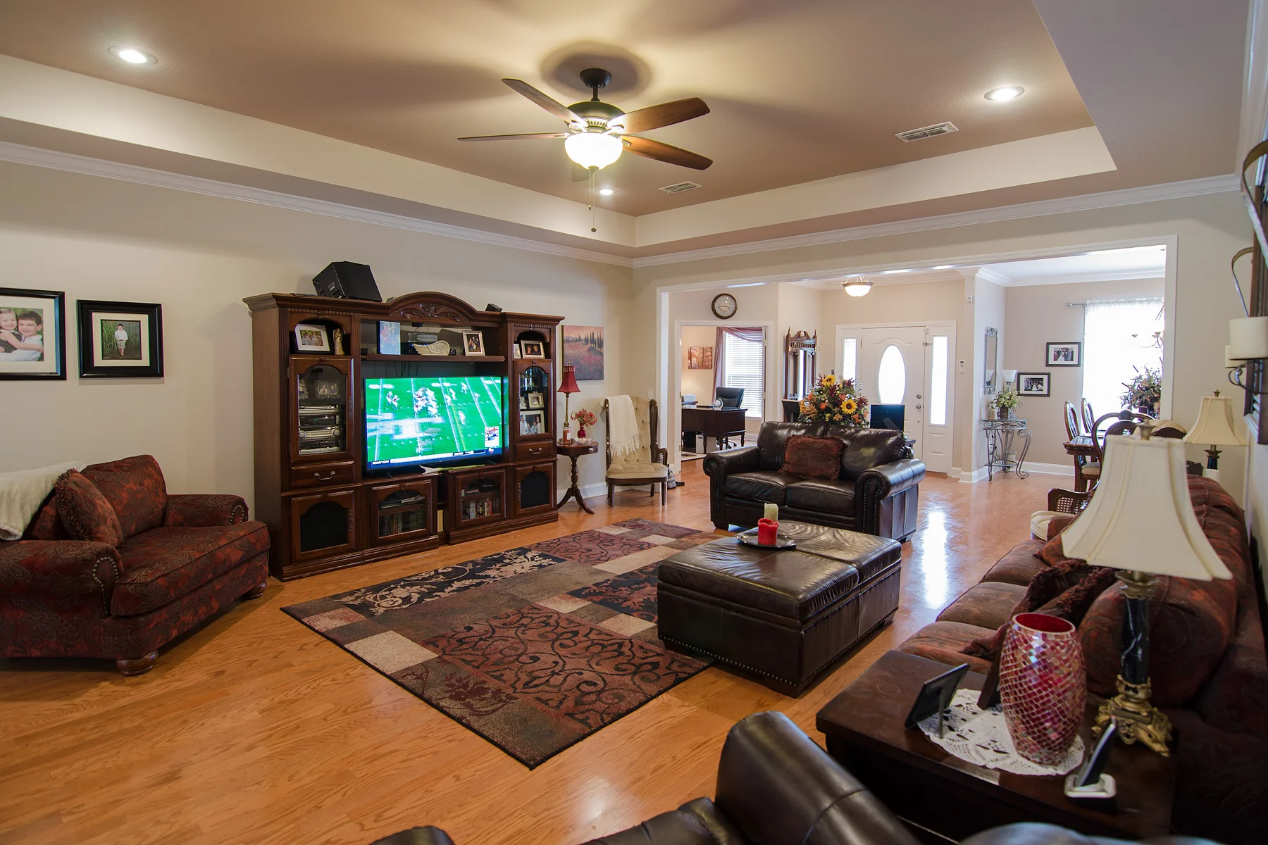 3riversrealty-living2.jpg