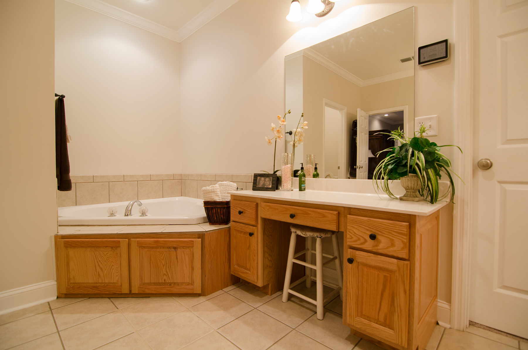 3riversrealty-masterbath2.jpg