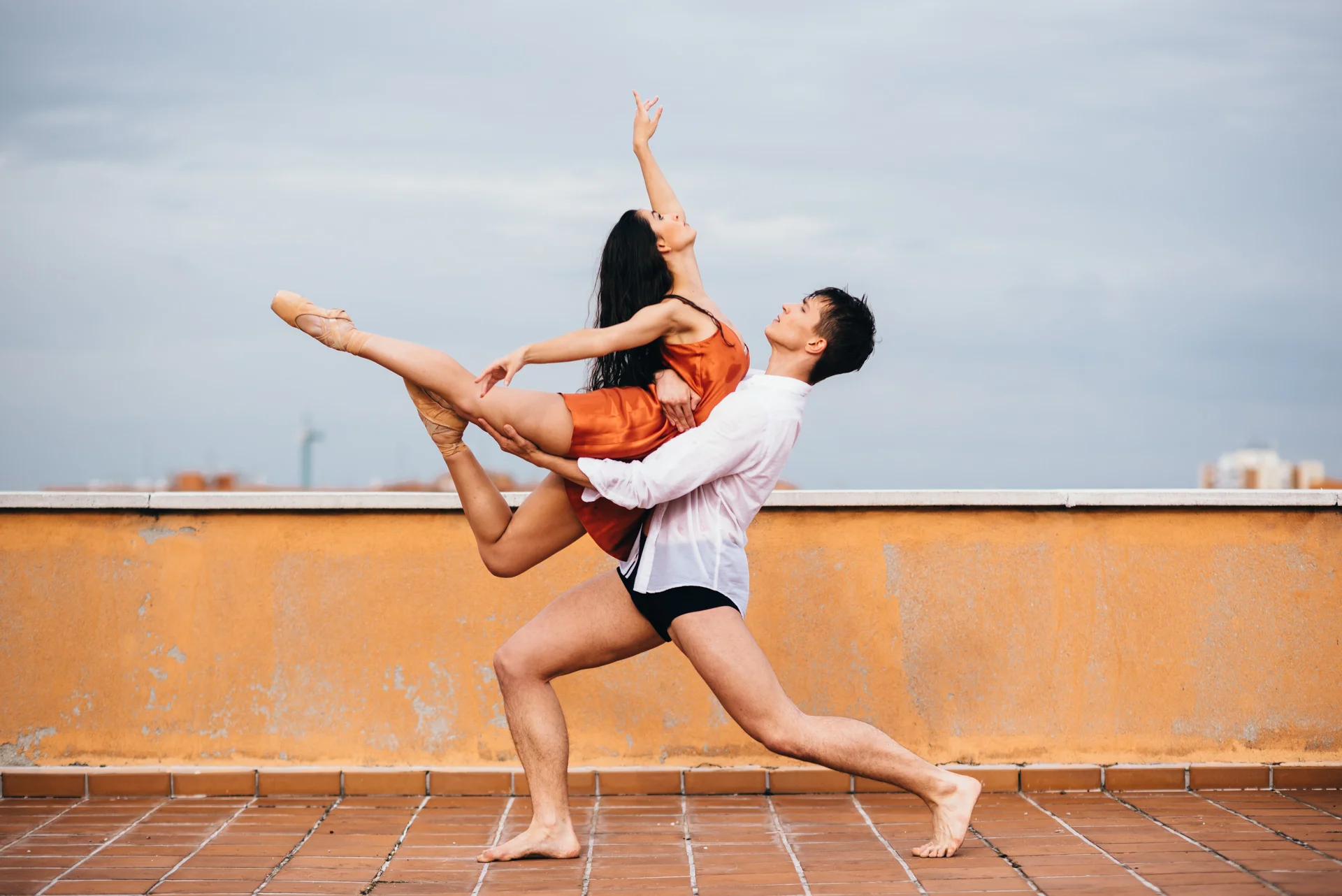 Bailarines de danza en pareja