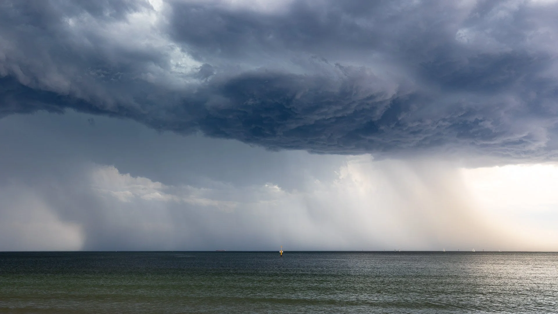 storm-cell-port-phillip-bay-albert-park-melbourne-victoria-australia.jpg