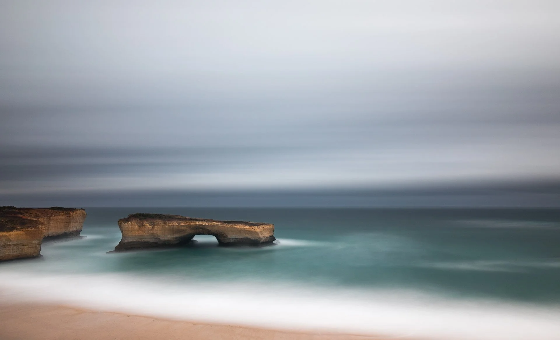 london-bridge-before-the-storm-great-ocean-road-victoria-australia.jpg