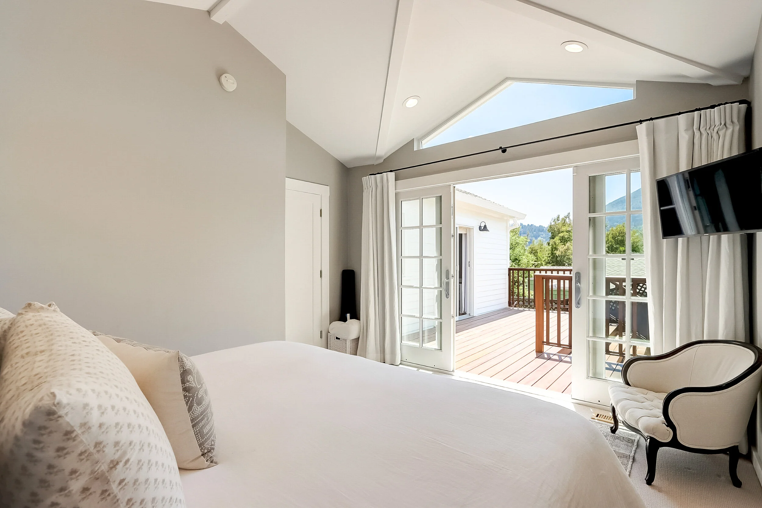 For Sale 9 Terrace Avenue Kentfield Own Marin Over the time it has been ranked as high as 284 399 in the world, while most of its traffic comes from usa, where it reached as high as 101 837 position.