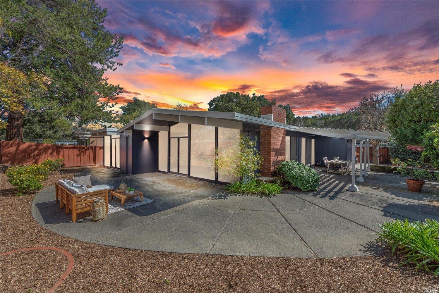 654 Appleberry Dr, San Rafael $1.377M