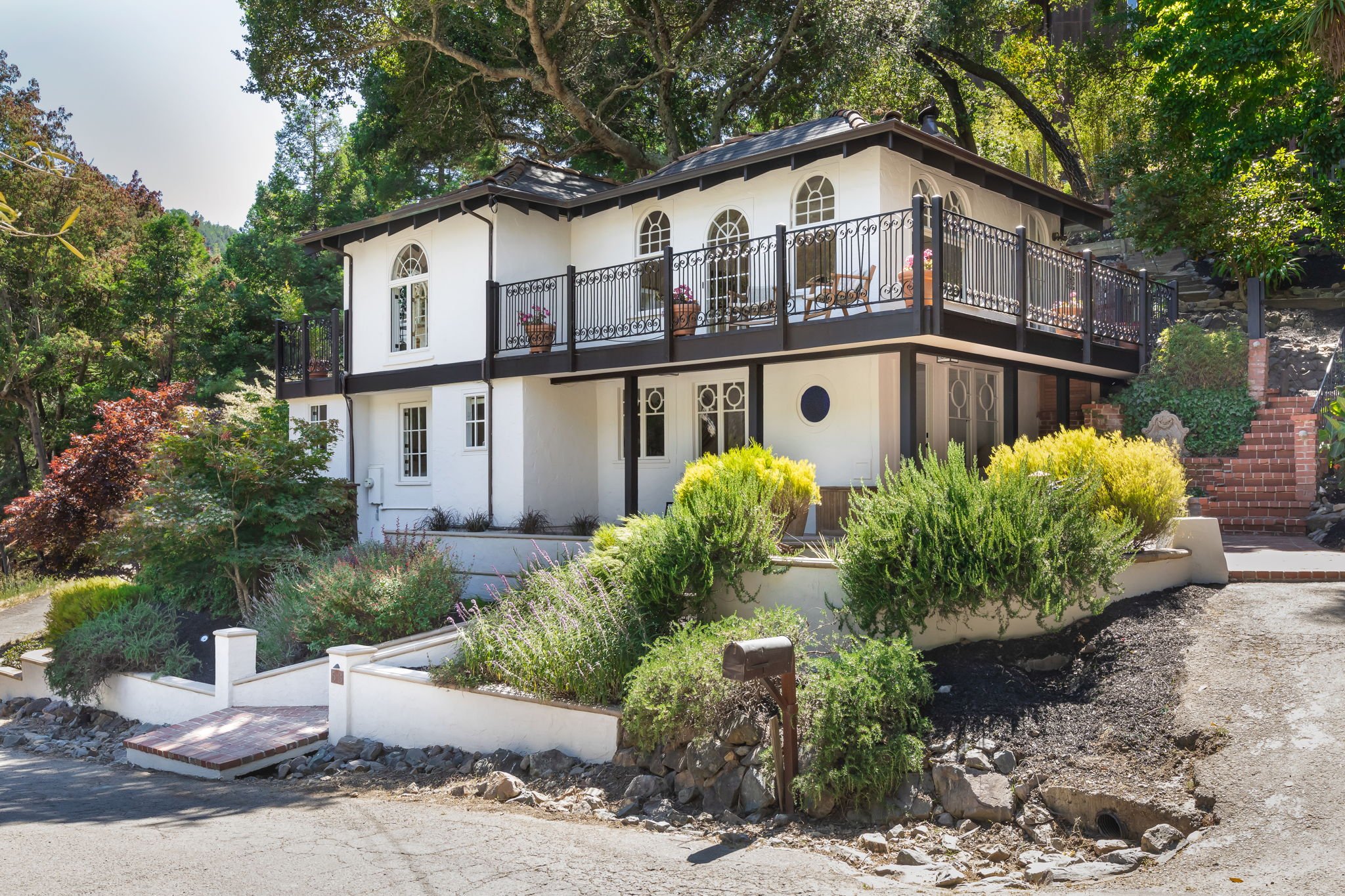 53 Olive Ave Larkspur For Sale with Real Estate Agents Whitney Potter and Barr Haney at Own Marin -27.jpg