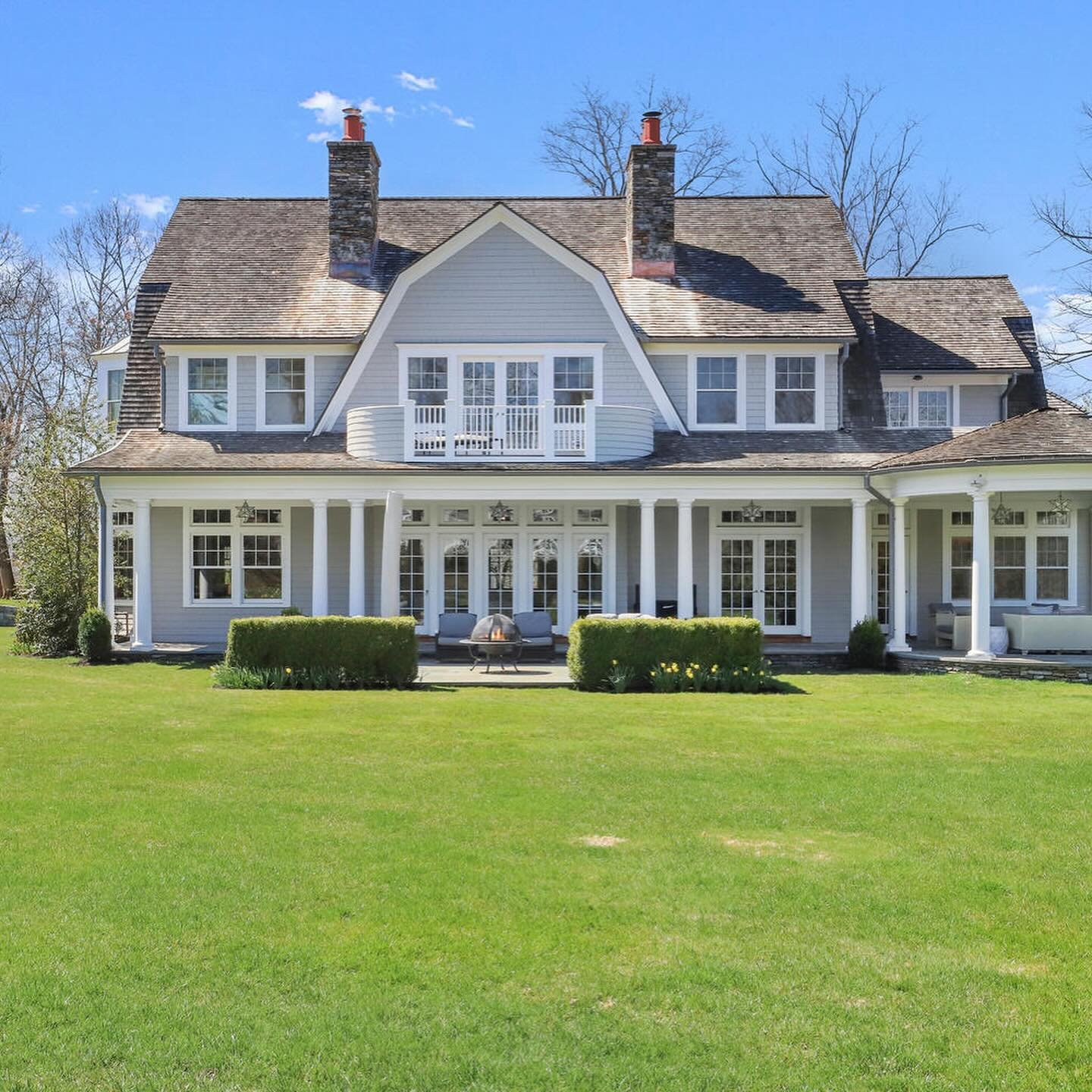 M&eacute;tier Maison Monday | Featuring Greenwich, CT

A rare opportunity to experience coastal living in Greenwich&rsquo;s most coveted neighborhood - The Belle Haven Association. This beautiful six bedroom home spans approximately 8,847 square feet