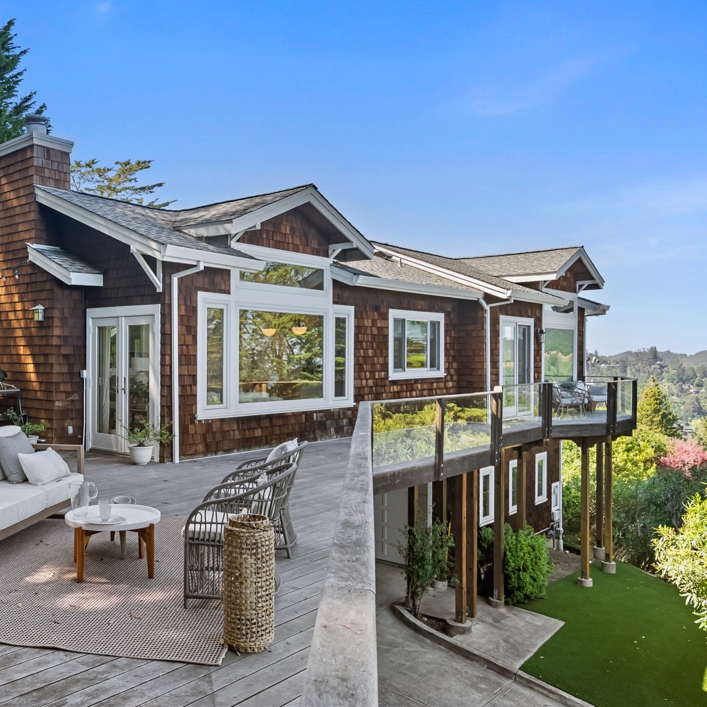 Welcome to 30 Sunnycrest Avenue, a bright and open 4-bed, 3-bath contemporary craftsman offering spectacular panoramic bay views from San Francisco to Mount Diablo and Mount Tamalpais. 

This thoughtfully designed 3,463 square foot home captivates wi