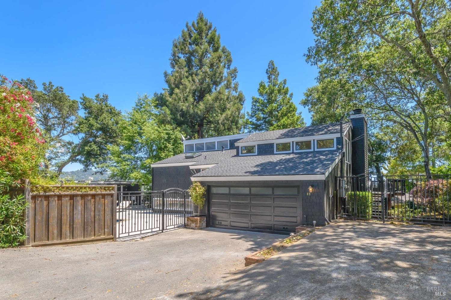 45 Hillcrest Ave, Larkspur $2.795M