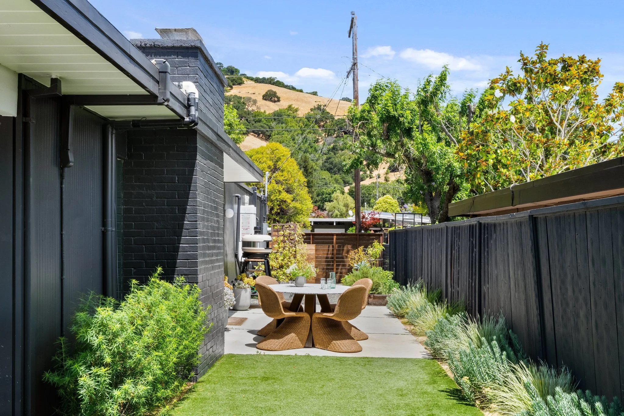 Lucas Valley Eichler For Sale by Julia Fitzpatrick Own Marin | Marin County's #1 Real Estate Team2025-07-07 at 9.36.17 AM 33.jpg