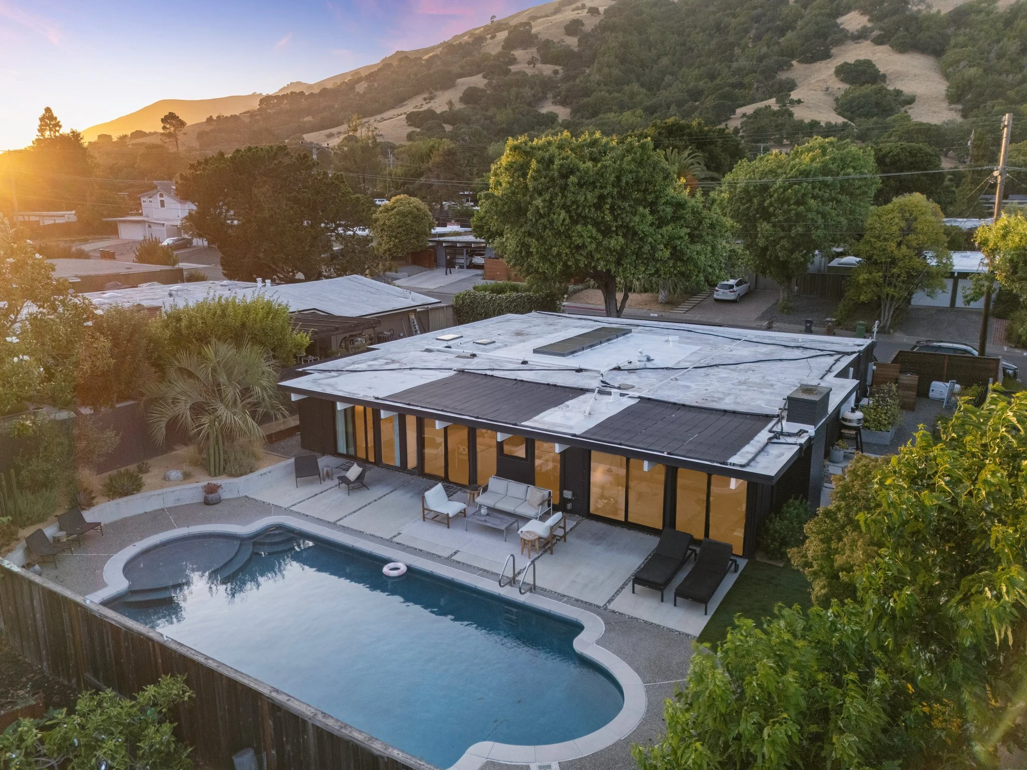 Lucas Valley Eichler For Sale by Julia Fitzpatrick Own Marin | Marin County's #1 Real Estate Team2025-07-07 at 9.36.17 AM 49.jpg