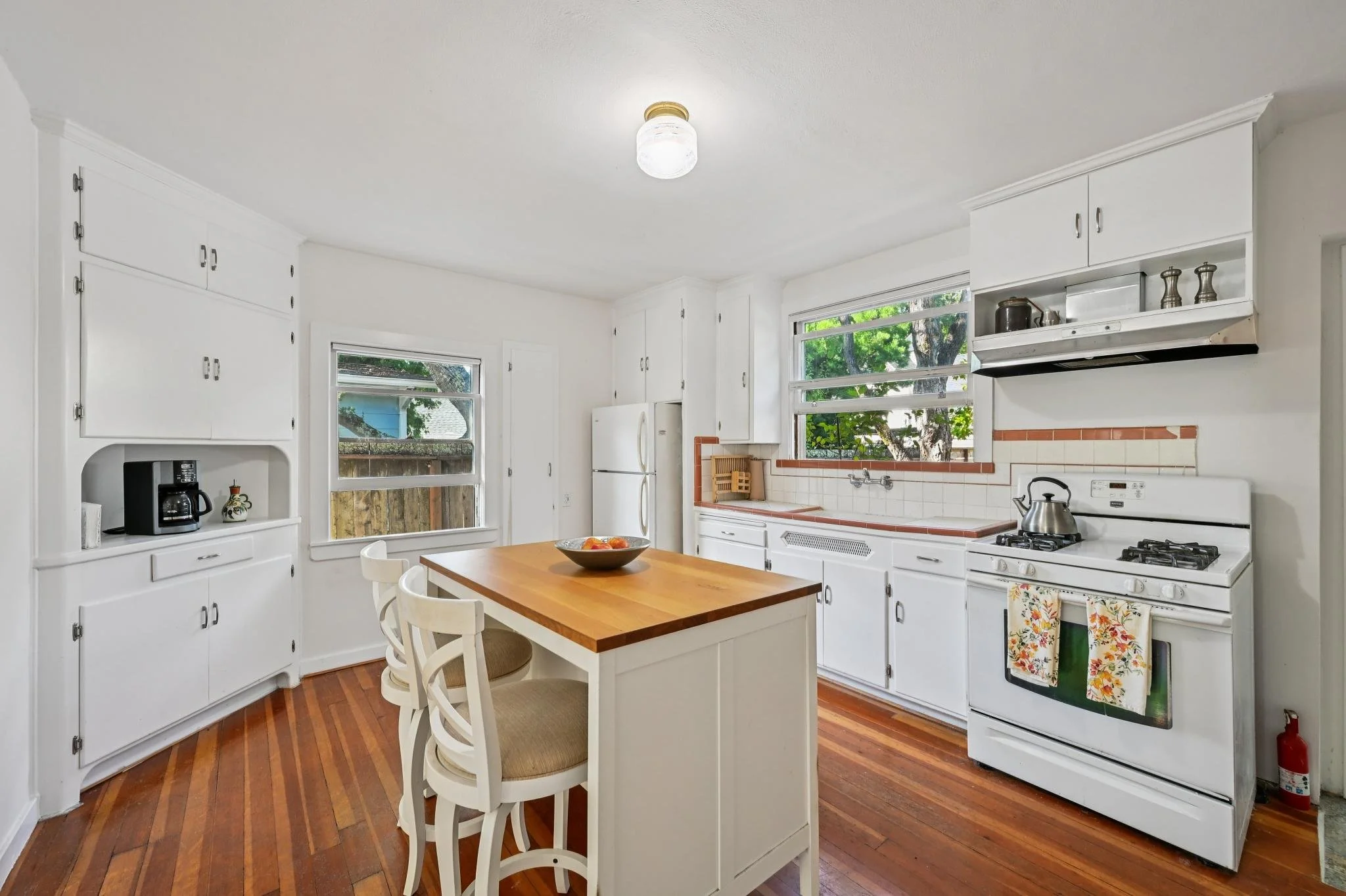 211 The Alameda, San Anselmo For Sale by Whitney Potter Own Marin | Marin County's #1 Real Estate Team2025-09-22 at 4.33.01 PM 20.web.jpg
