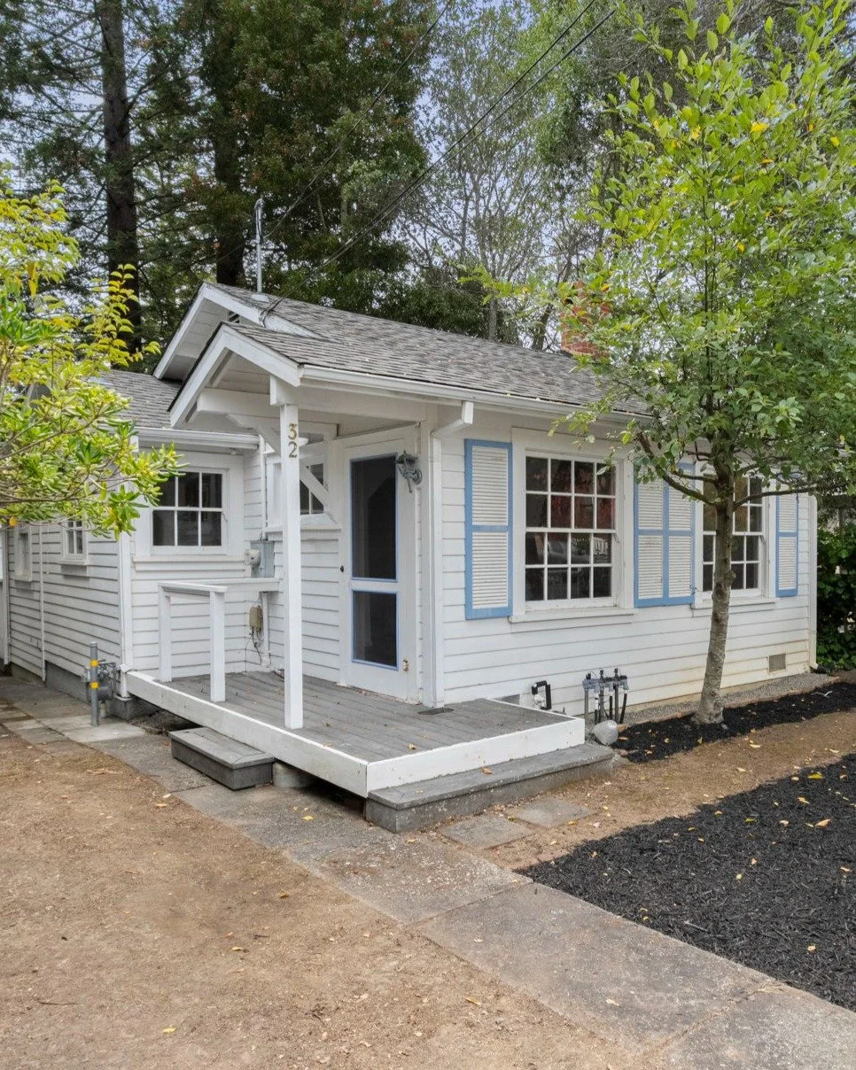Here&rsquo;s a rare Mill Valley property you don&rsquo;t see listed everyday. 

Just one block from downtown Mill Valley and Le Marais Bakery, 32 Mountain View is a one-bedroom, one-bath home with a well-laid-out interior. The flat lot and detached s