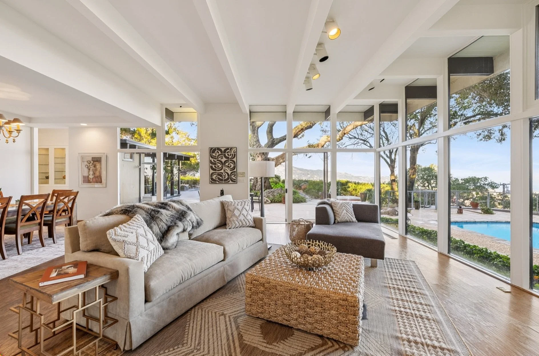 5. Living Room.jpg