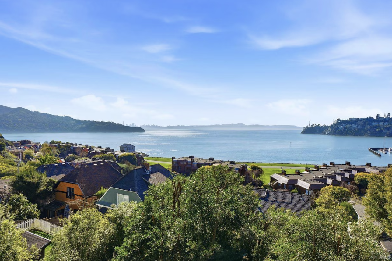 1880-1882 Centro West, Tiburon $1.85M