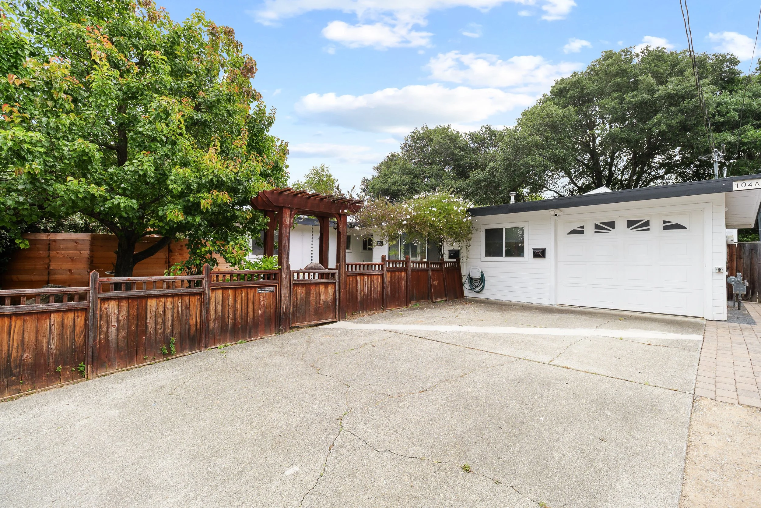 104 Lobo Vista-1.jpg