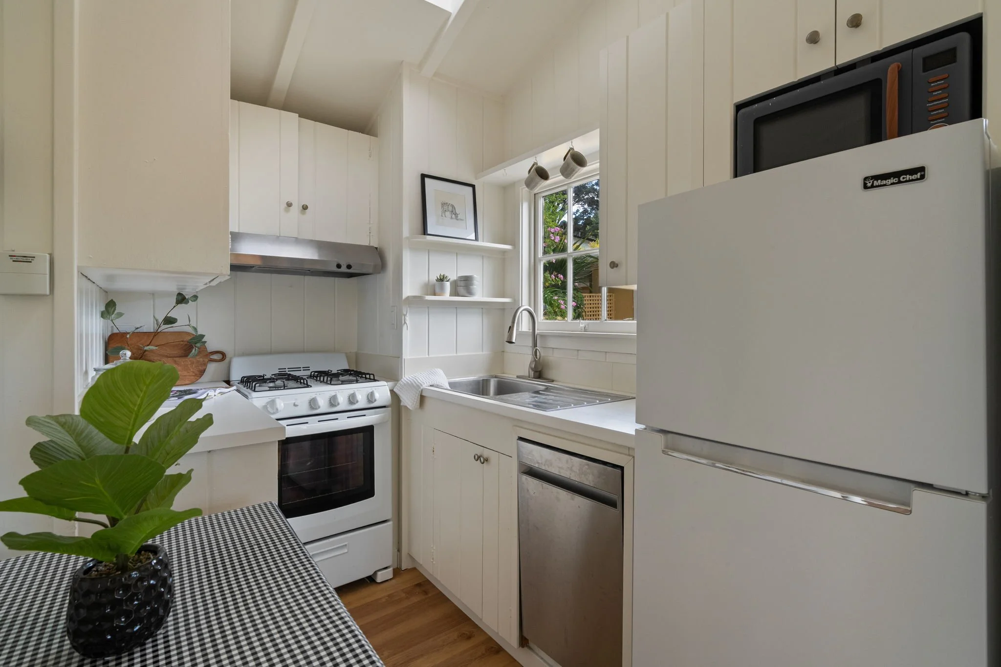 21-web-or-mls-3-ethel-ln.jpg