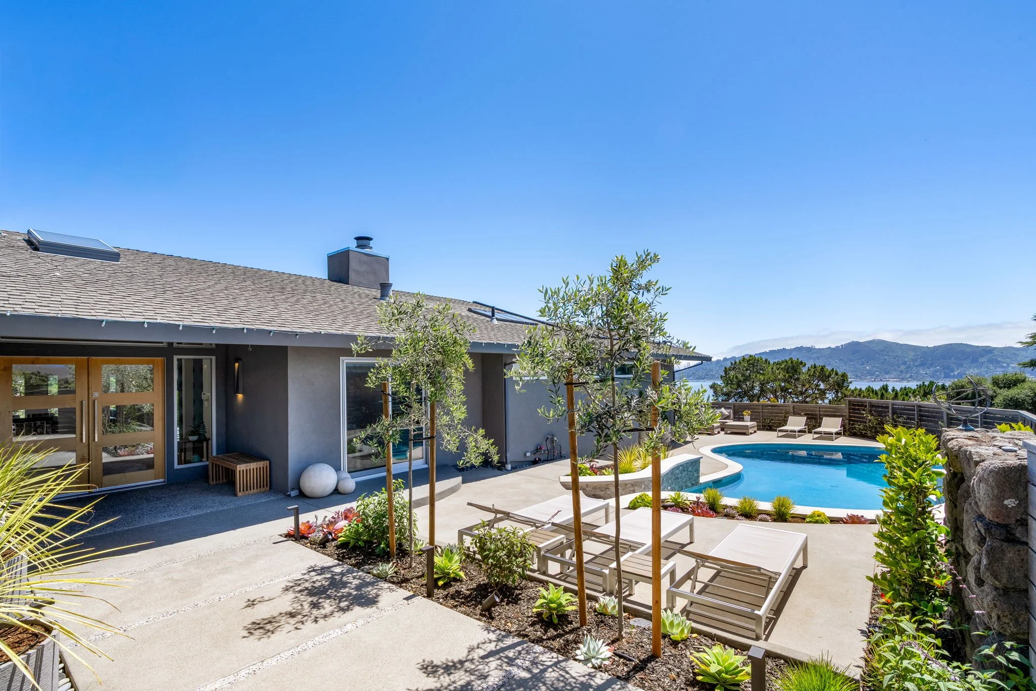 1-web-or-mls-174-stewart-dr.jpg