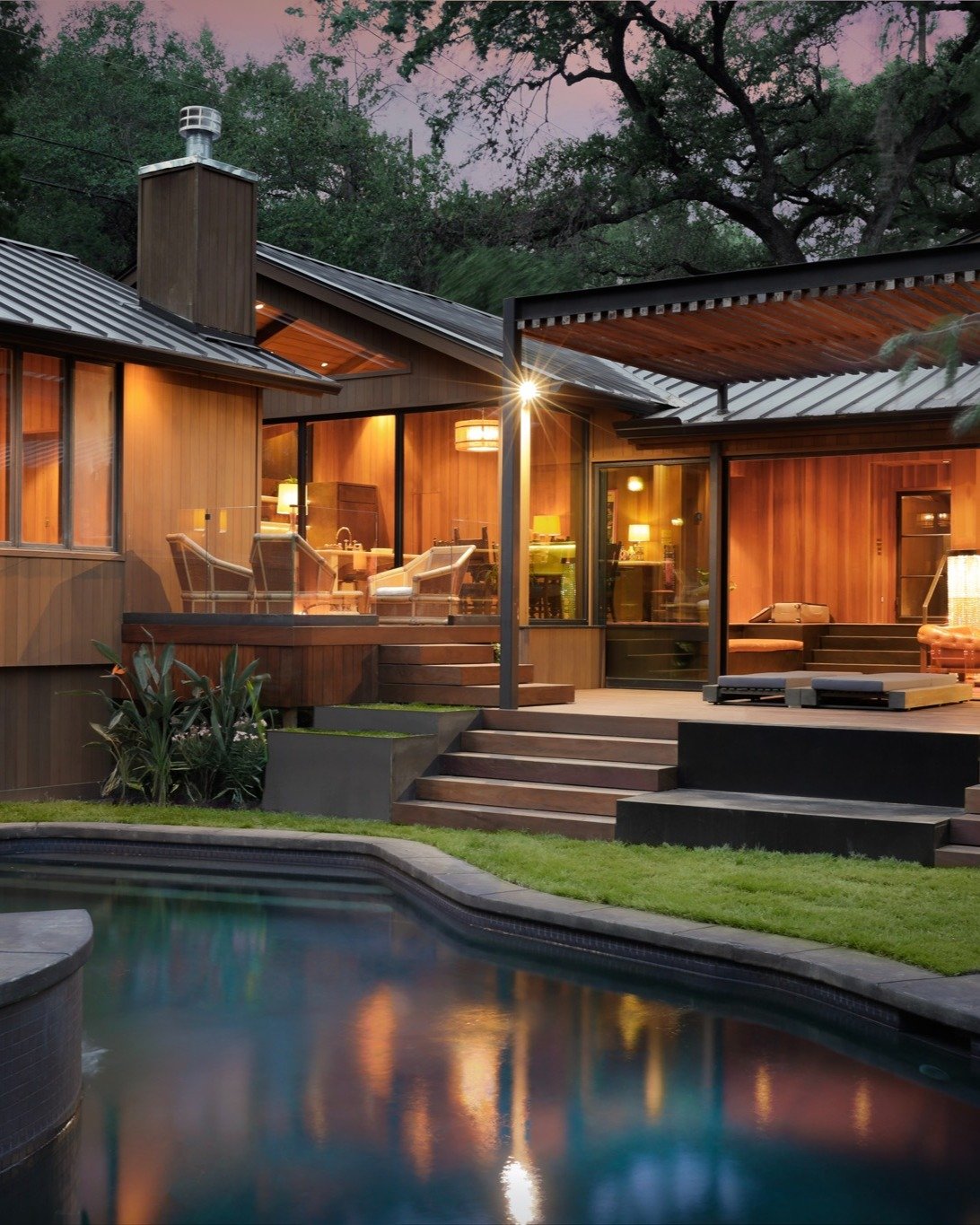 M&eacute;tier Maison Featured Listing | Austin, TX

Discover the pinnacle of lakeside living in coveted West Lake Hills. This architecturally stunning residence blends contemporary design with the natural beauty of Lake Austin, featuring floor-to-cei