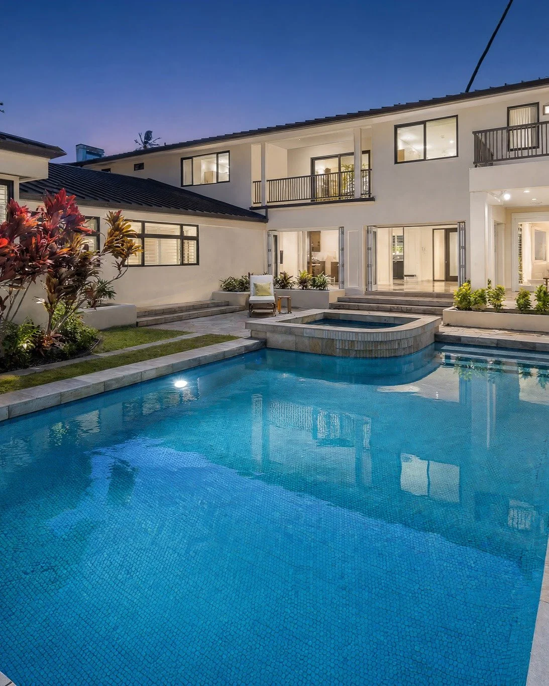 M&eacute;tier Maison Featured Listing | Honolulu, HI

This recently renovated gated estate offers refined modern island living just moments from the premier access to the sandy shores of Kahala Beach. 

Thoughtfully designed with over 7,100 sq. ft. o