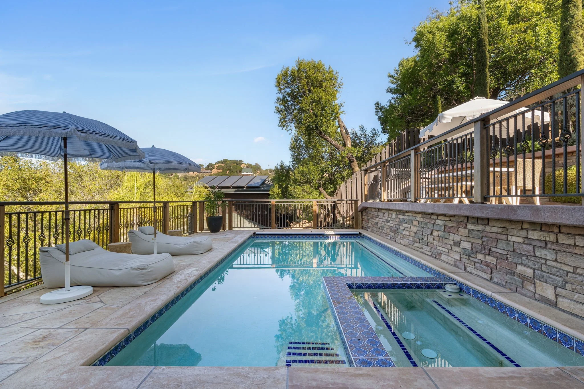 7-web-or-mls-3-the-alameda-knolls.jpg
