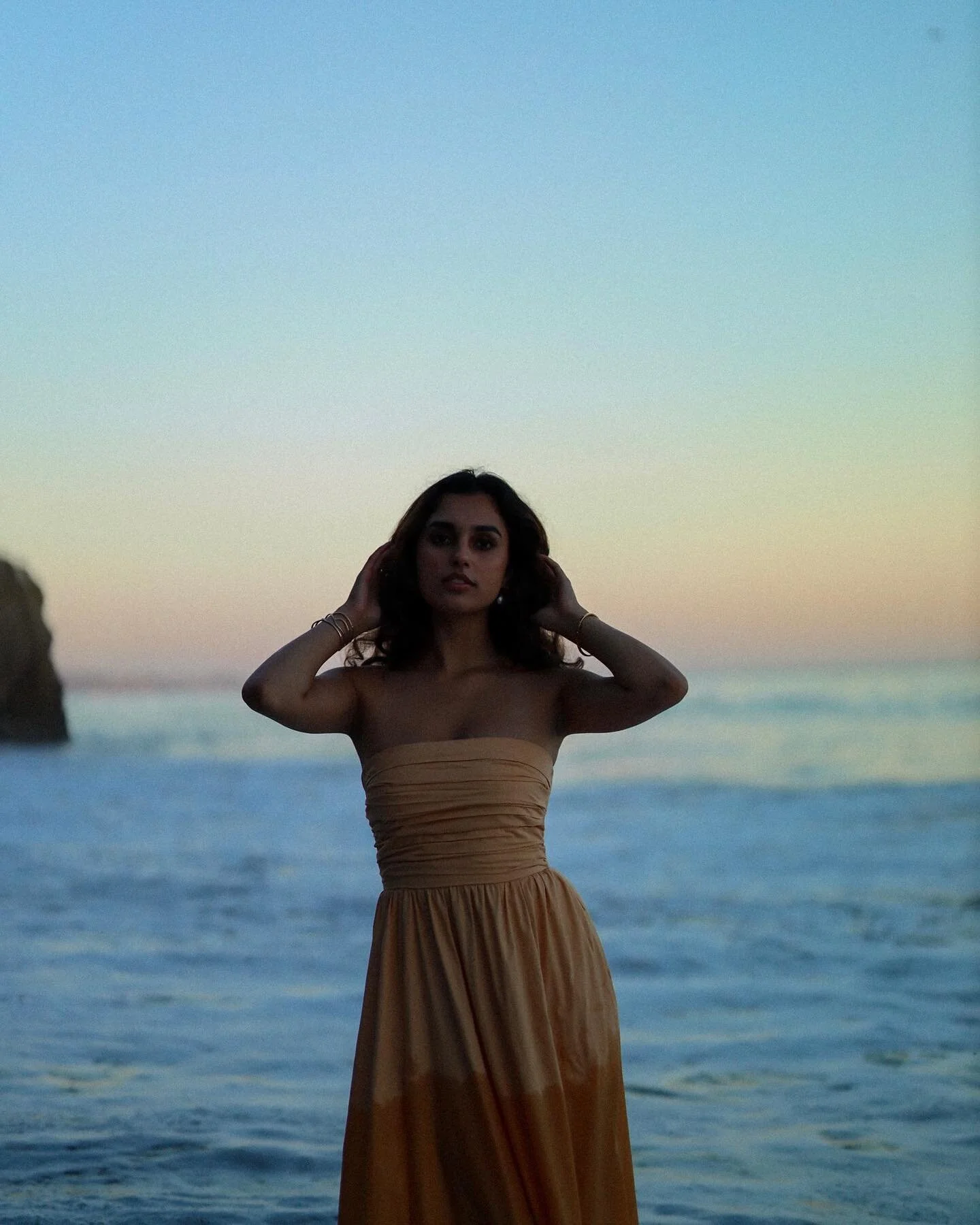 more of anushka being a beach beauty queen 😚😚😚