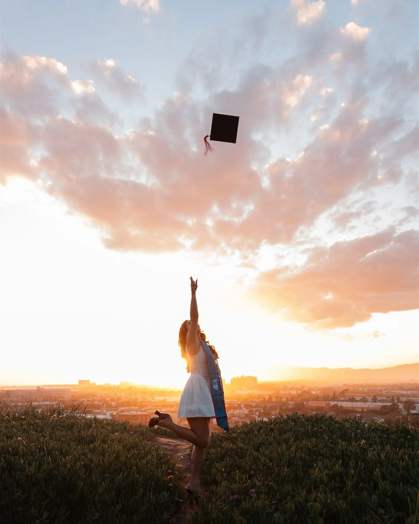 have you ever seen a more perfect cap toss?!