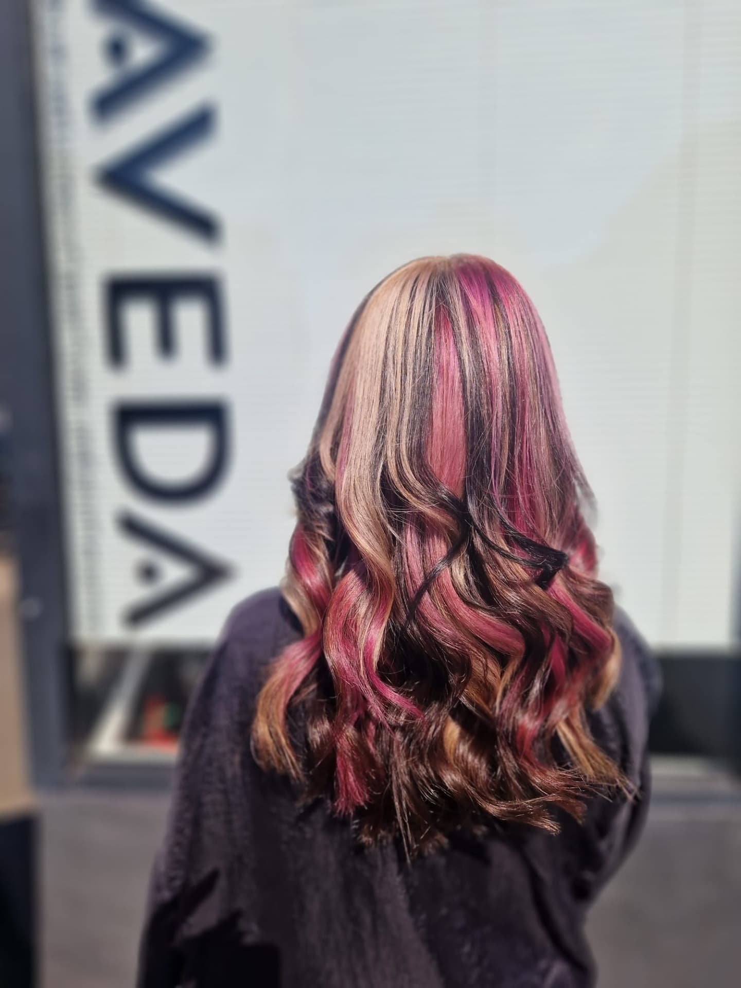 🍦 N E A P O L I T A N 🍦
Created by Nataleigh, personalised formulas of @aveda full spectrum colours.
Curls/waves using @cloudninehair irons.
SWIPE FOR MORE IMAGES ⬅️⬅️
@iconhairdressing #aveda #avedaartist #avedafullspectrumcolor #avedacolor #n