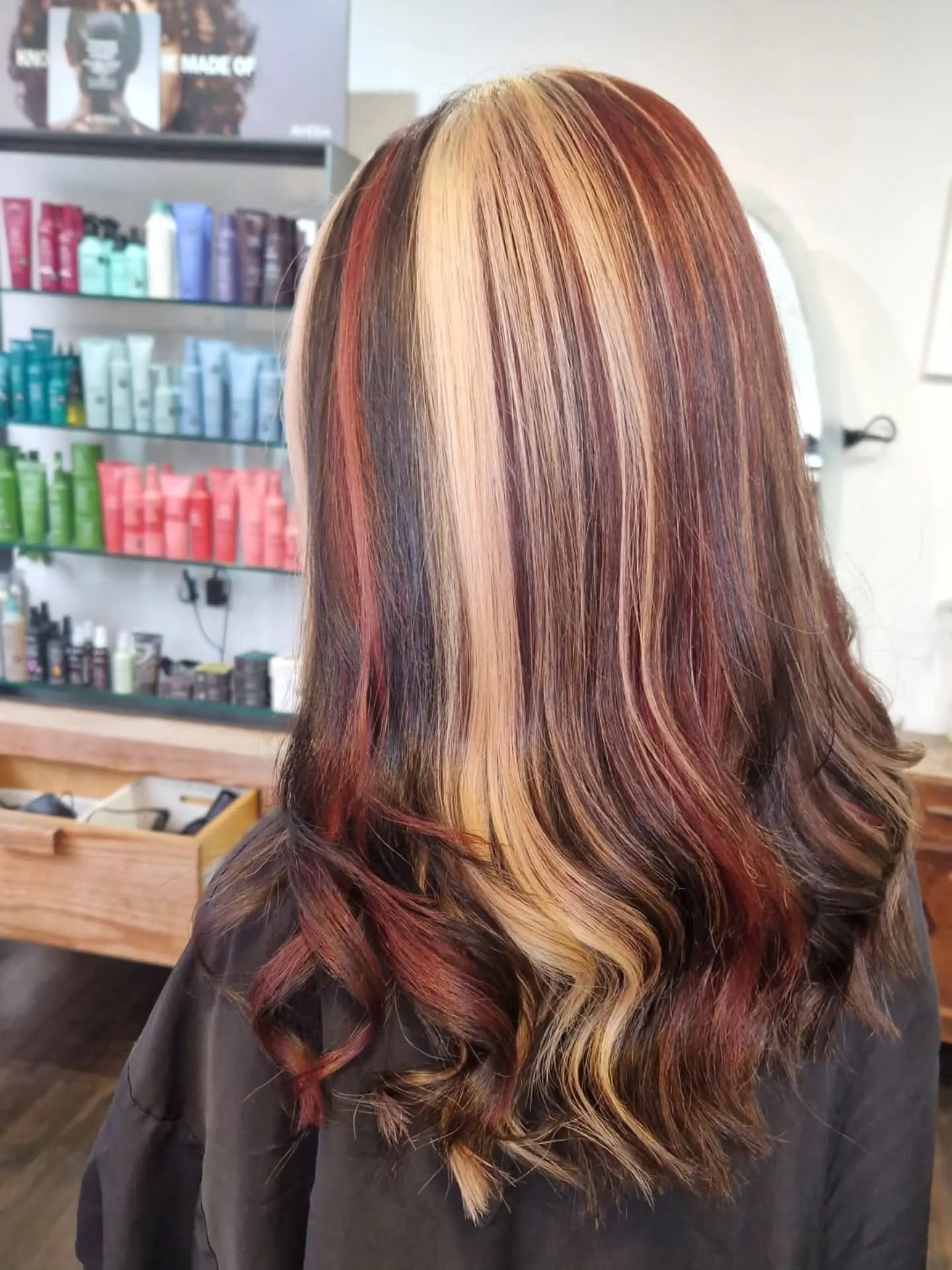 🖤 C A L I C O 🖤🐈
Created by Nataleigh using @aveda full spectrum customised colour, styled using @cloudninehair
Straighteners.
@iconhairdressing @avedauk @avedaartists #iconhairdressing #avedaartist #avedafullspectrumcolor #aveda #calico #calico