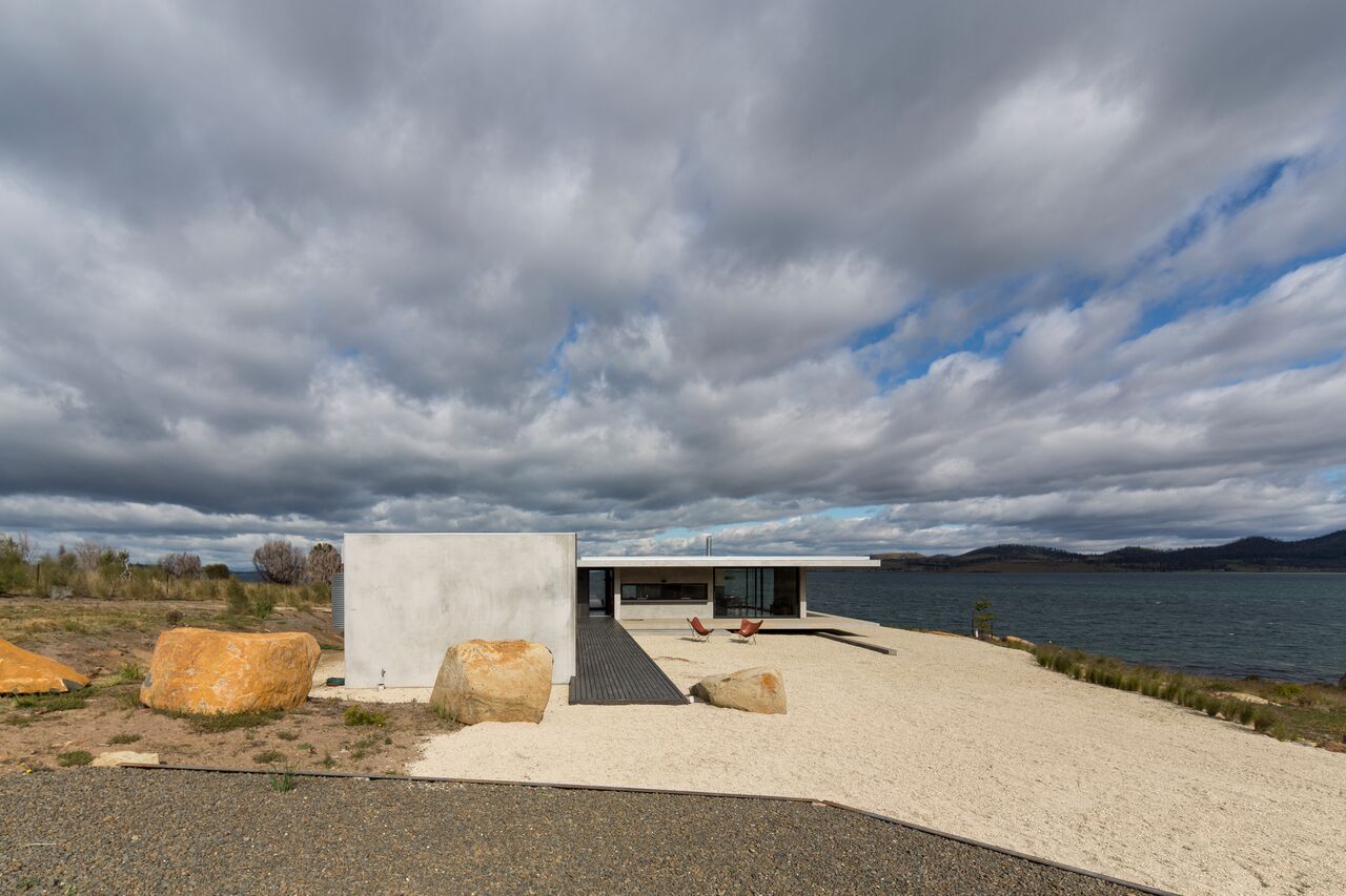 Local-Australian-Architecture-Younger-House-Designed-by-Stuart-Tanner-Architects-2.jpeg