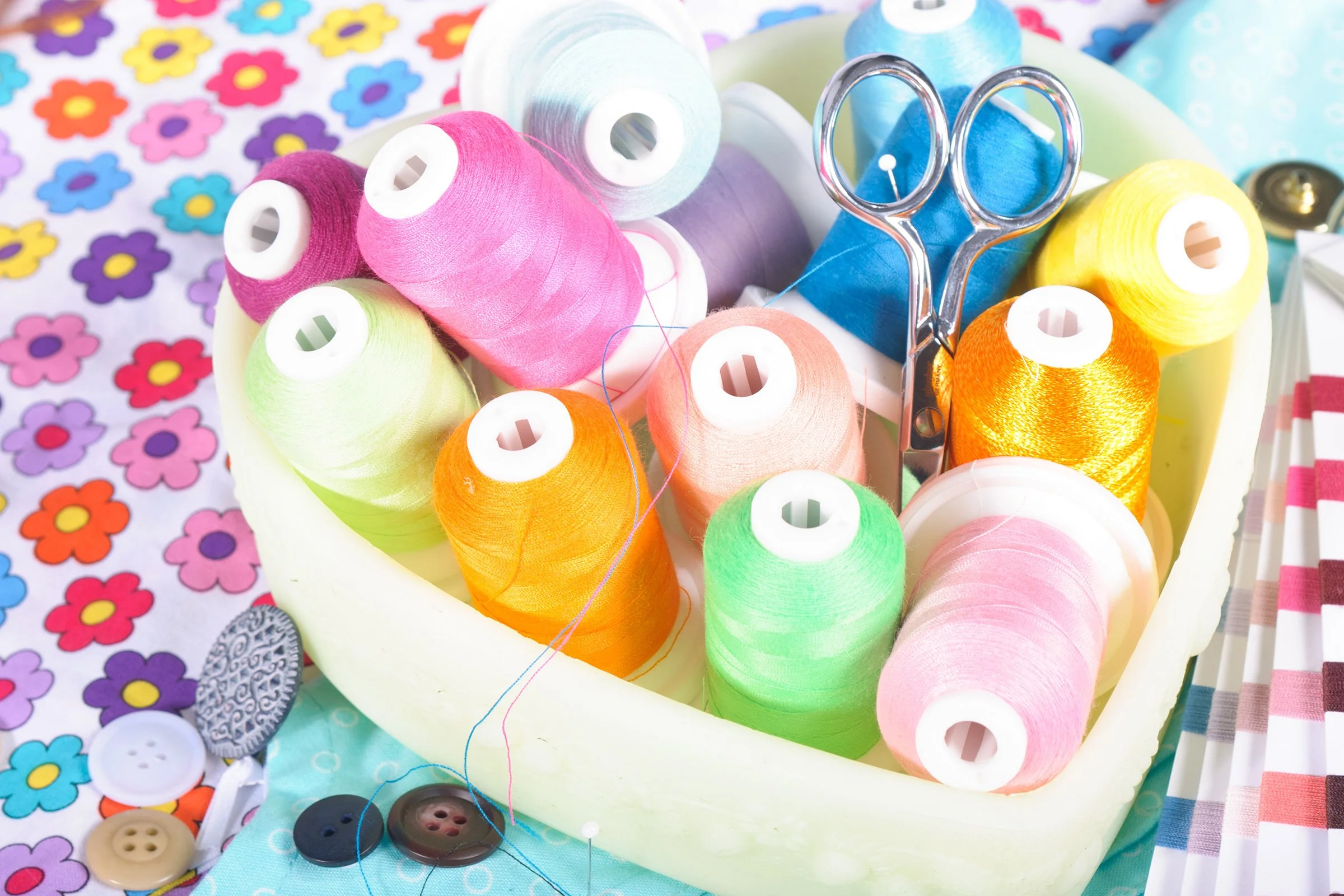 Intressa Threads Scissors Buttons