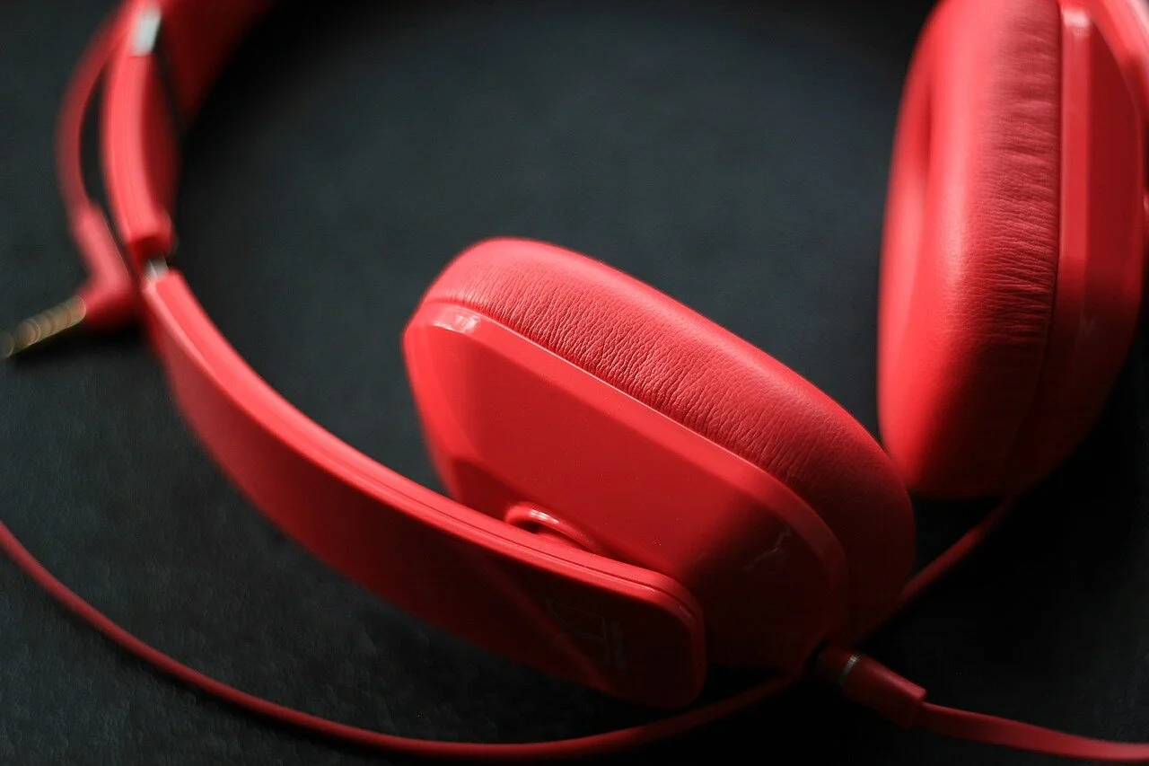 headphones-592196_1280.jpg