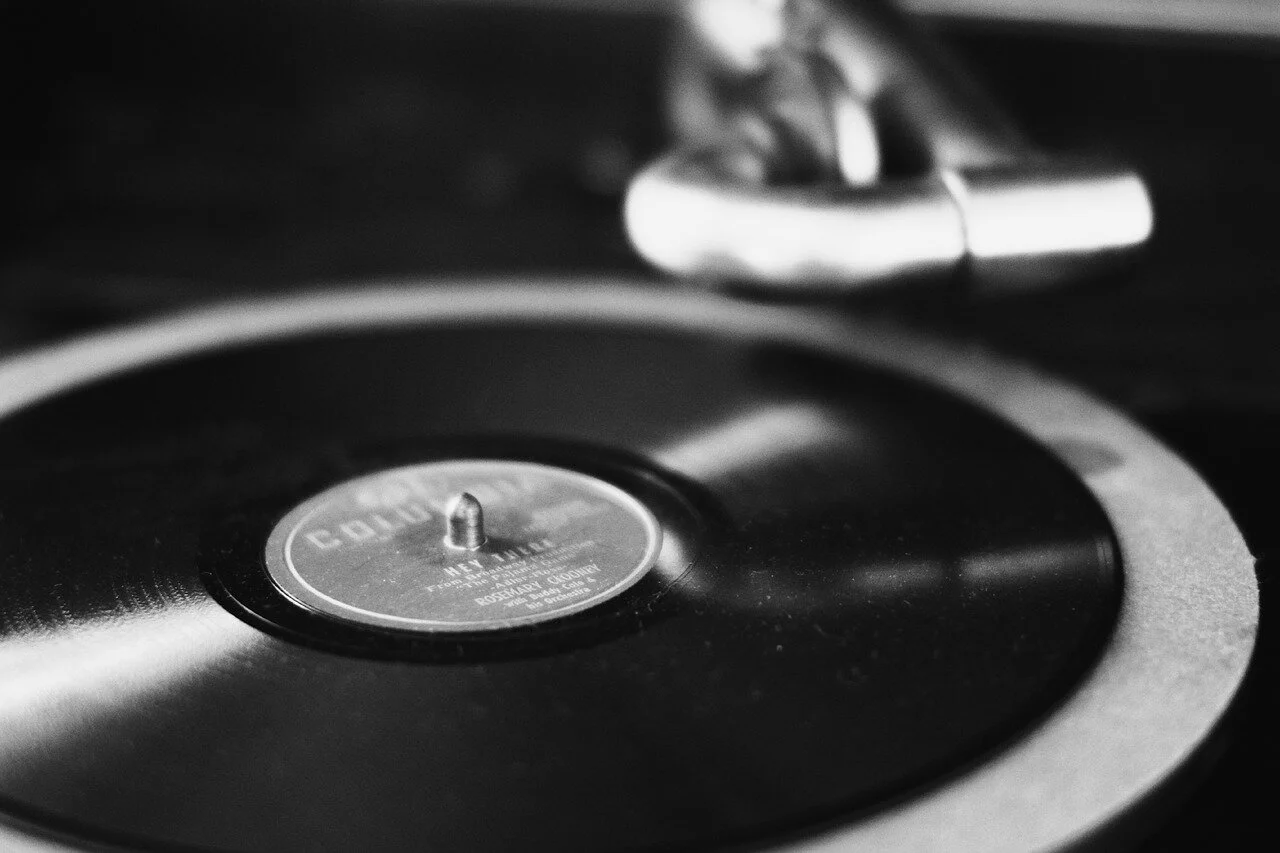 victrola-2492230_1280.jpg